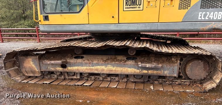 image for item ET7325 2006 Volvo EC240BLC excavator