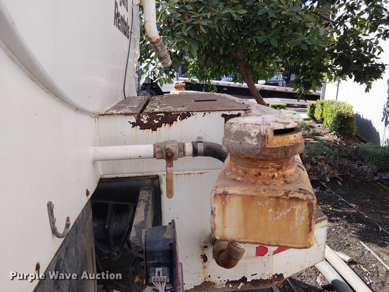 image for item EU2515 2015 International MA025 water truck