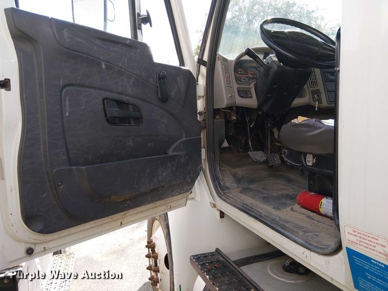 image for item EU2515 2015 International MA025 water truck