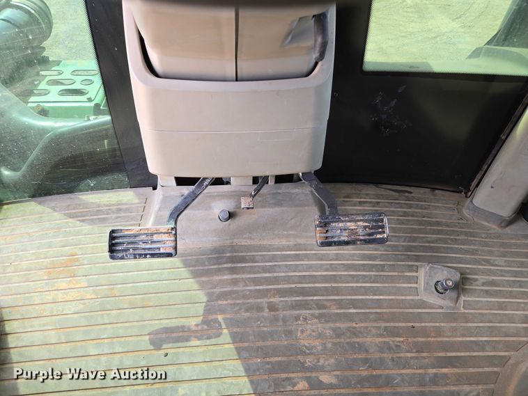 image for item EU3929 2016 John Deere 9570R Scraper Special 4WD tractor