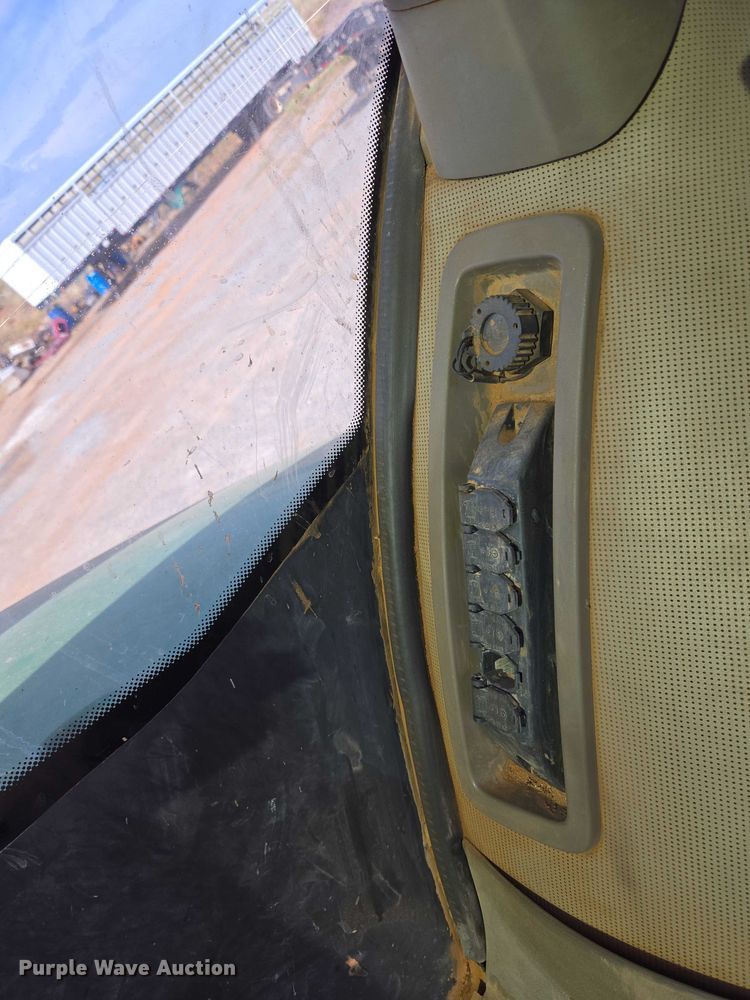 image for item EU3929 2016 John Deere 9570R Scraper Special 4WD tractor