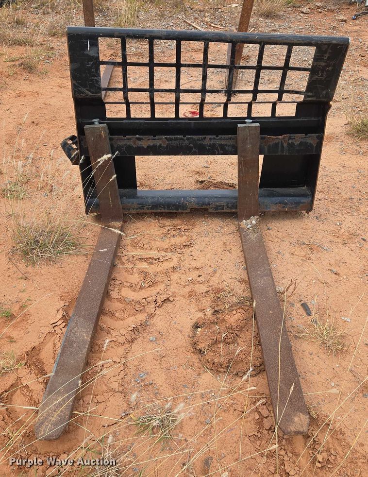 image for item EU3940 Caterpillar 351-9371 skid steer forks