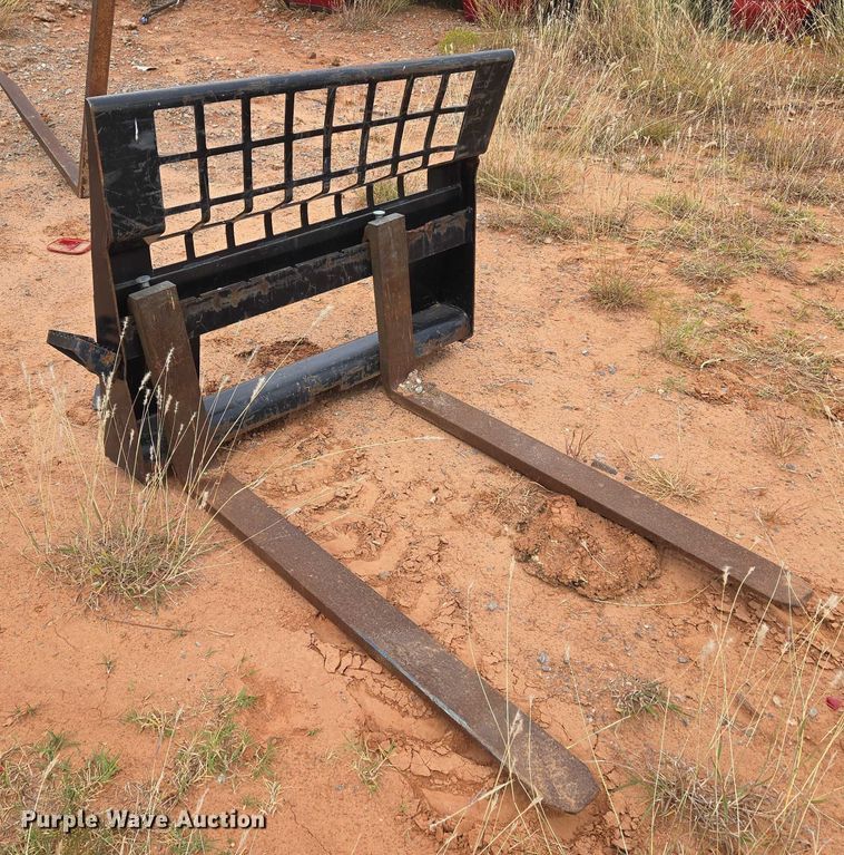 image for item EU3940 Caterpillar 351-9371 skid steer forks