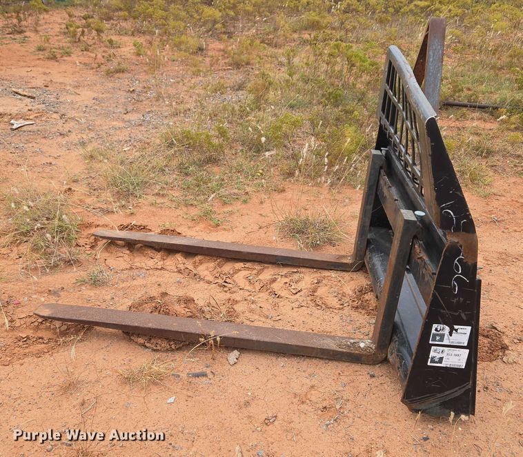 image for item EU3940 Caterpillar 351-9371 skid steer forks