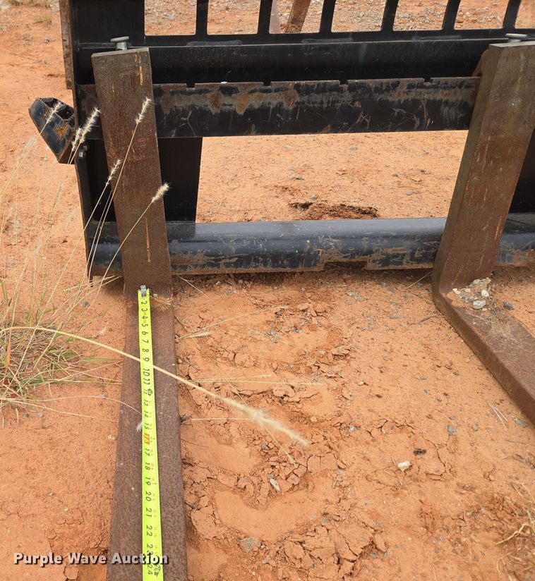 image for item EU3940 Caterpillar 351-9371 skid steer forks