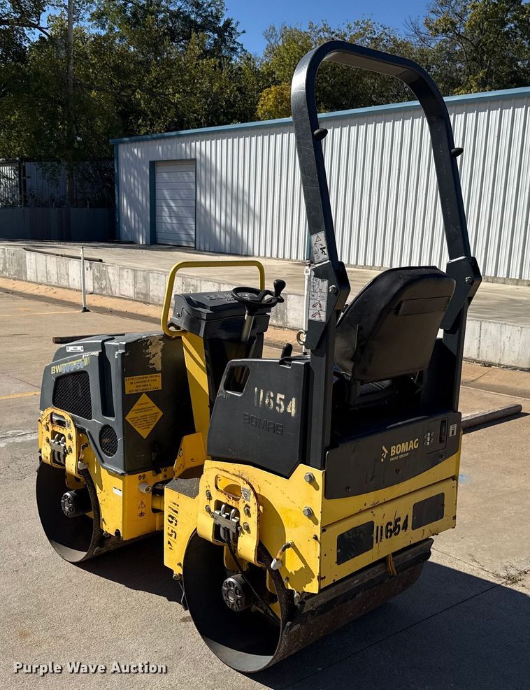 image for item EU5287 2016 Bomag BW 900-50 double drum vibratory roller