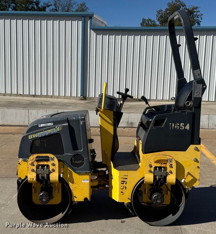 image for item EU5287 2016 Bomag BW 900-50 double drum vibratory roller