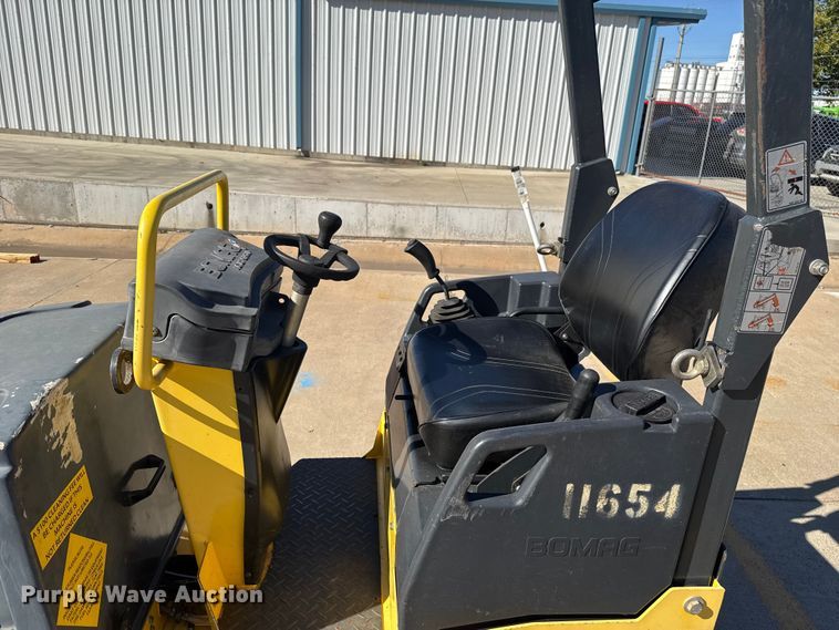 image for item EU5287 2016 Bomag BW 900-50 double drum vibratory roller