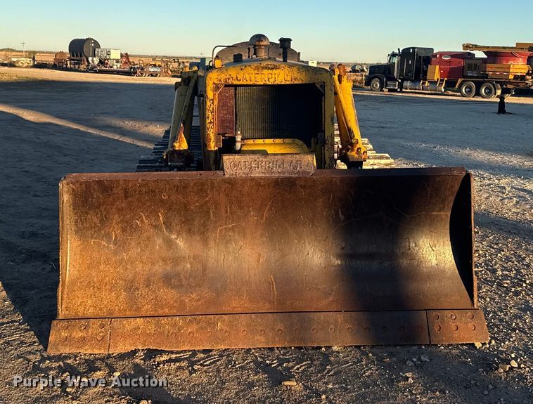 image for item EU6198 Caterpillar D6 dozer