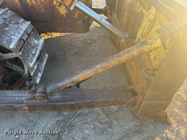 image for item EU6198 Caterpillar D6 dozer