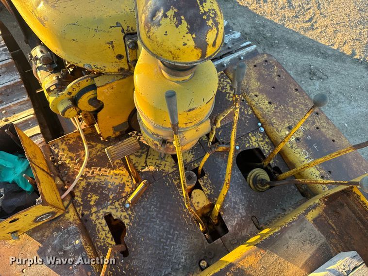 image for item EU6198 Caterpillar D6 dozer