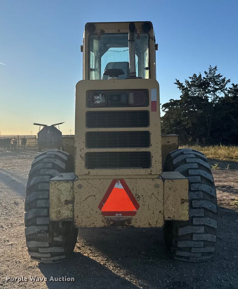 image for item EU6199 1982 Ford A-64 wheel loader