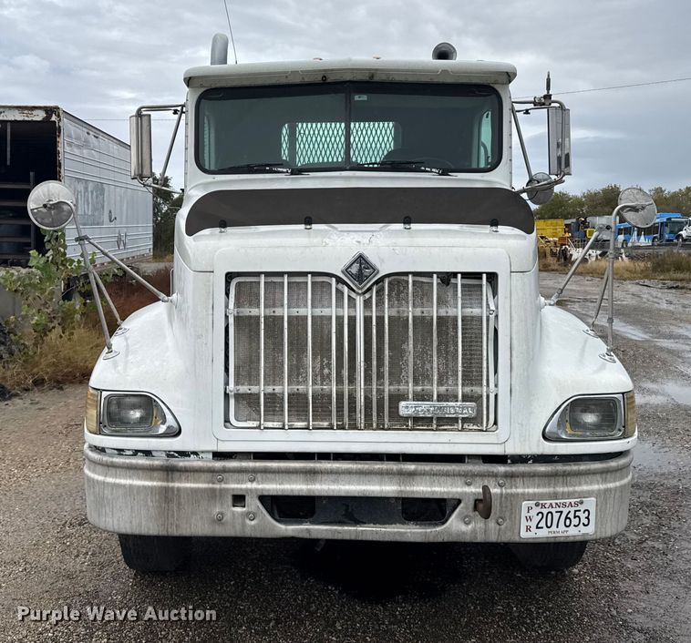 image for item EU6275 1999 International  9100 semi truck