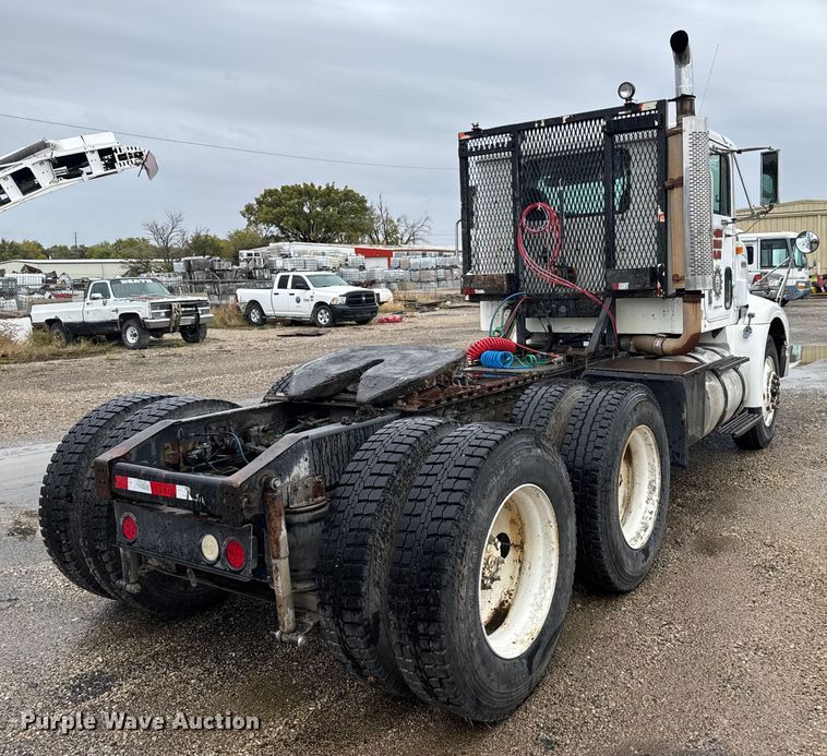 image for item EU6275 1999 International  9100 semi truck