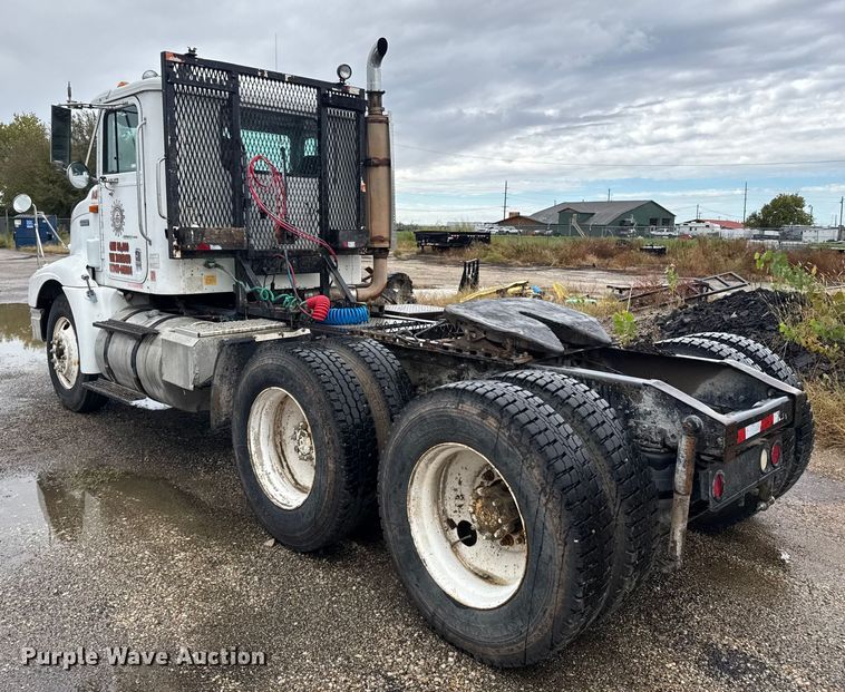 image for item EU6275 1999 International  9100 semi truck