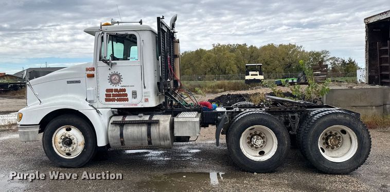 image for item EU6275 1999 International  9100 semi truck