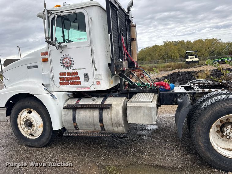 image for item EU6275 1999 International  9100 semi truck