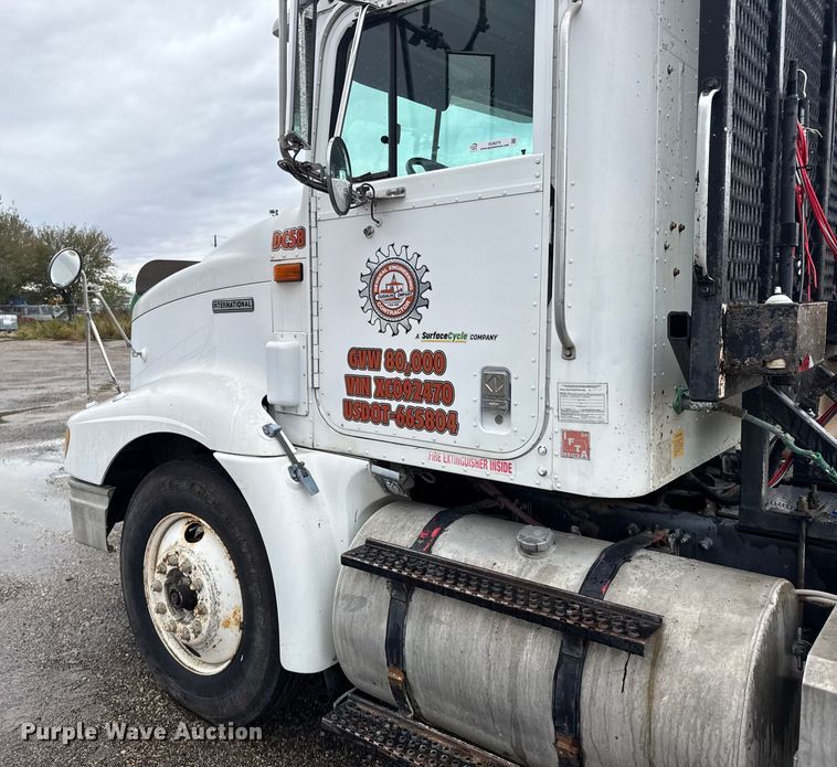 image for item EU6275 1999 International  9100 semi truck