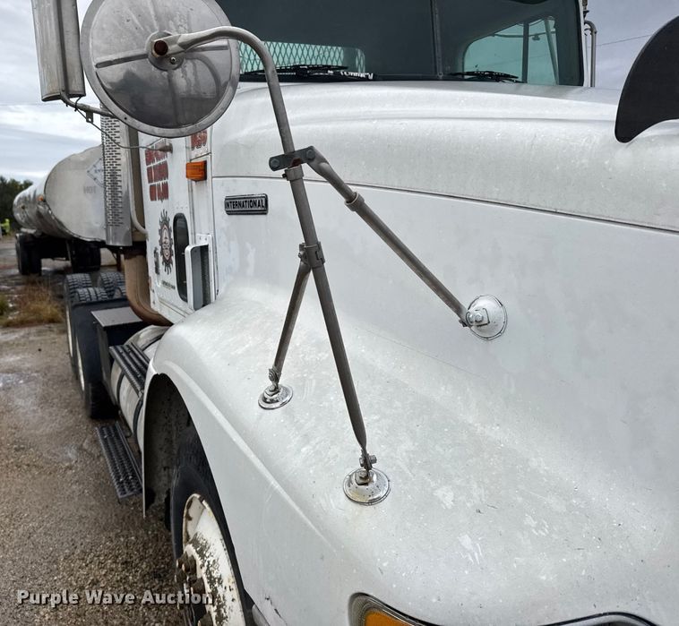 image for item EU6275 1999 International  9100 semi truck