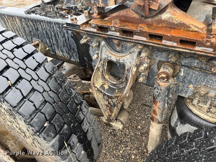 image for item EU6275 1999 International  9100 semi truck