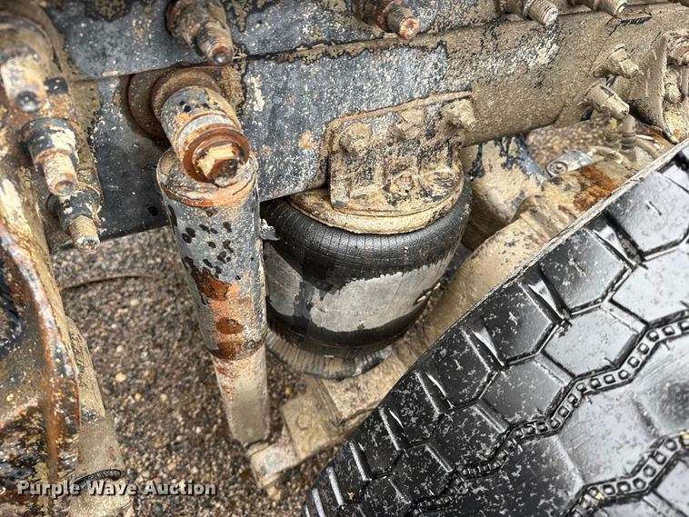 image for item EU6275 1999 International  9100 semi truck