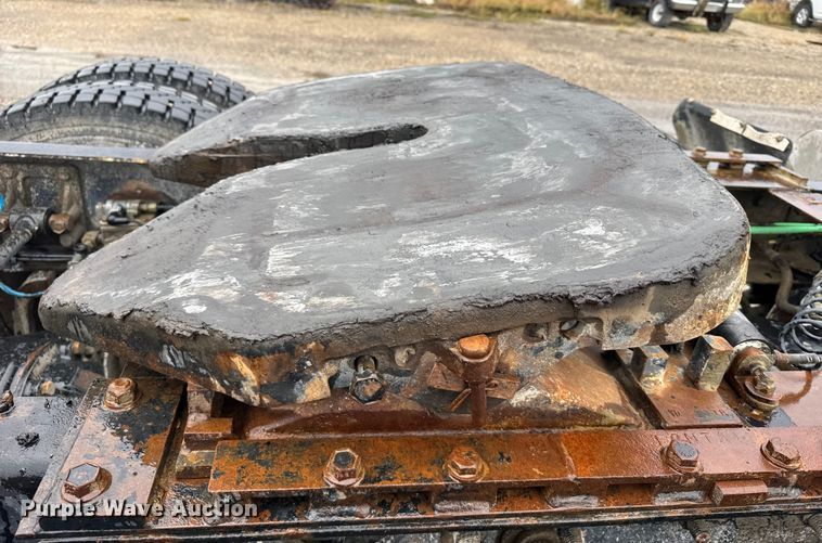 image for item EU6275 1999 International  9100 semi truck