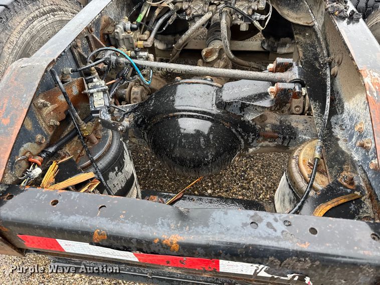 image for item EU6275 1999 International  9100 semi truck