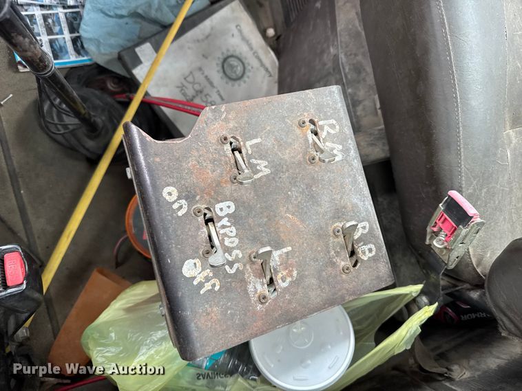 image for item EU6275 1999 International  9100 semi truck