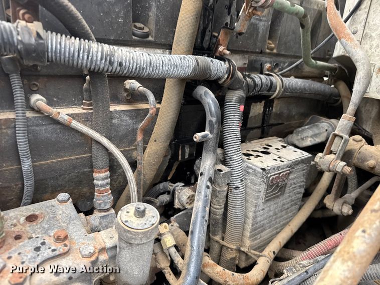 image for item EU6275 1999 International  9100 semi truck