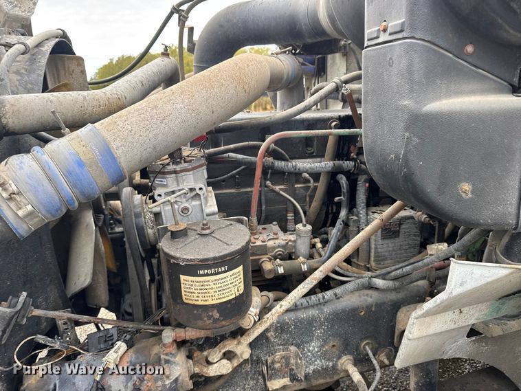 image for item EU6275 1999 International  9100 semi truck