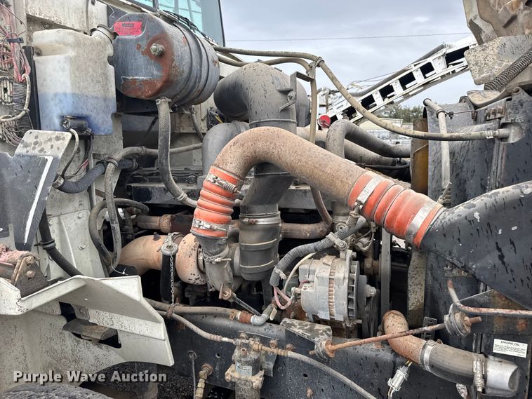 image for item EU6275 1999 International  9100 semi truck