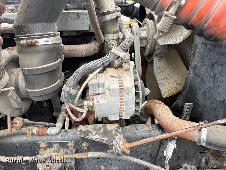 image for item EU6275 1999 International  9100 semi truck