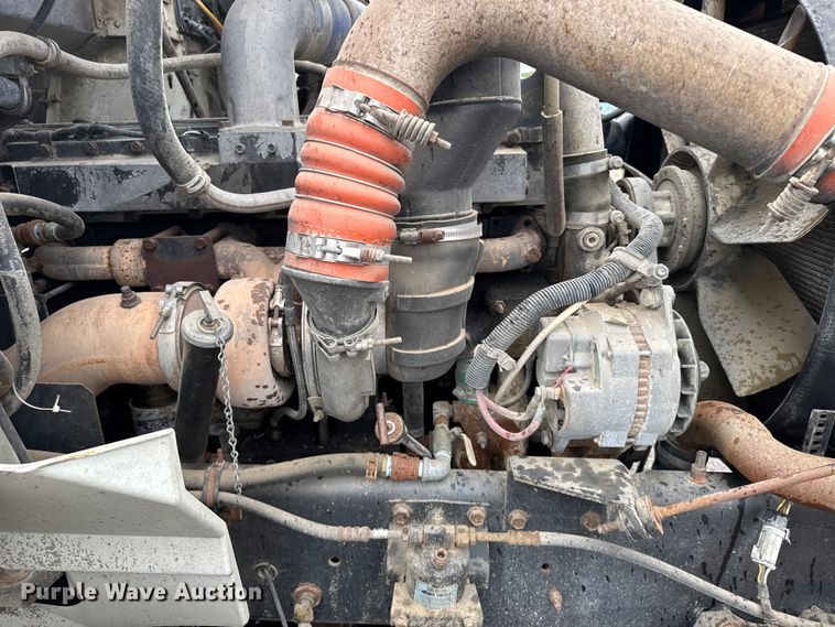 image for item EU6275 1999 International  9100 semi truck