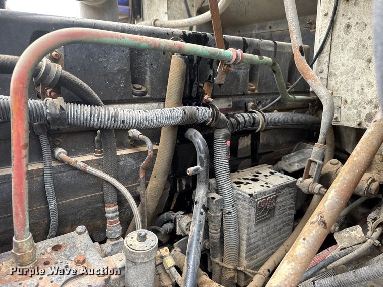 image for item EU6275 1999 International  9100 semi truck