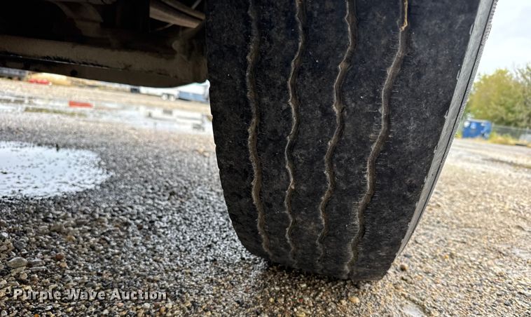 image for item EU6275 1999 International  9100 semi truck