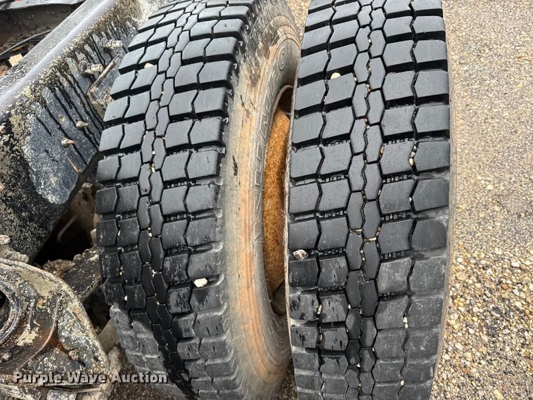 image for item EU6275 1999 International  9100 semi truck