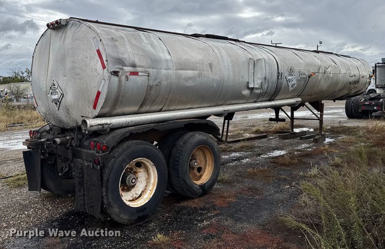 image for item EU6276 1966 Beall  40 INSL T tank trailer