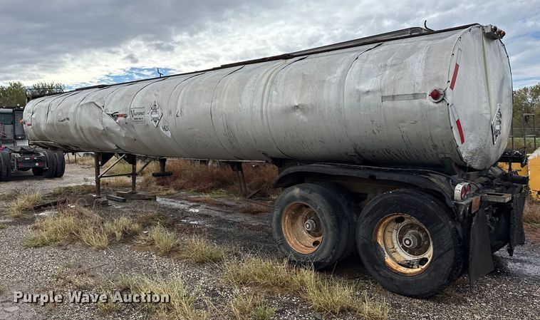 image for item EU6276 1966 Beall  40 INSL T tank trailer