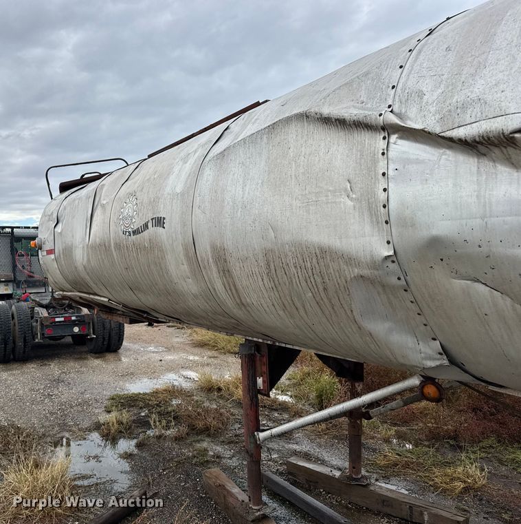 image for item EU6276 1966 Beall  40 INSL T tank trailer