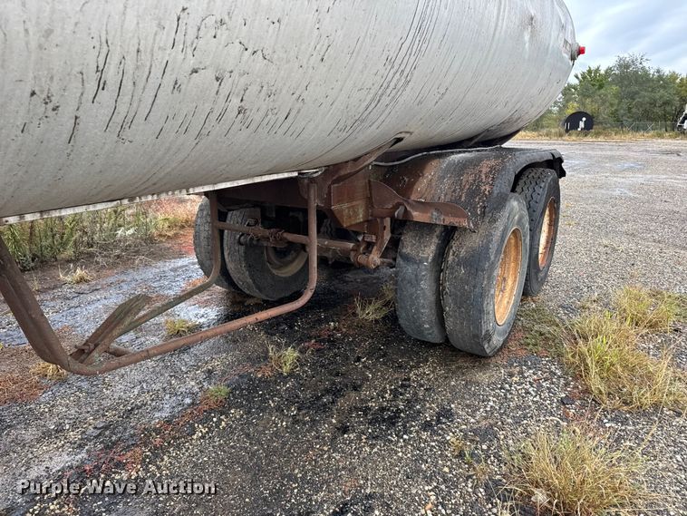 image for item EU6276 1966 Beall  40 INSL T tank trailer