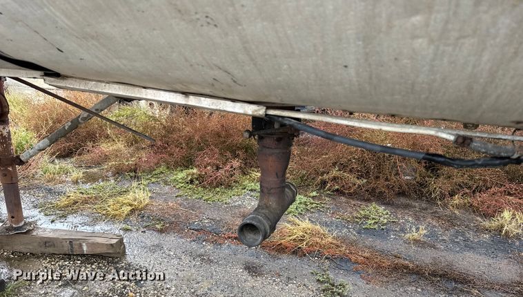 image for item EU6276 1966 Beall  40 INSL T tank trailer