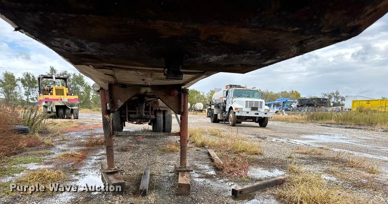 image for item EU6276 1966 Beall  40 INSL T tank trailer