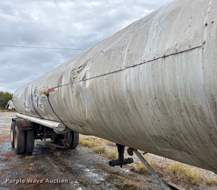 image for item EU6276 1966 Beall  40 INSL T tank trailer