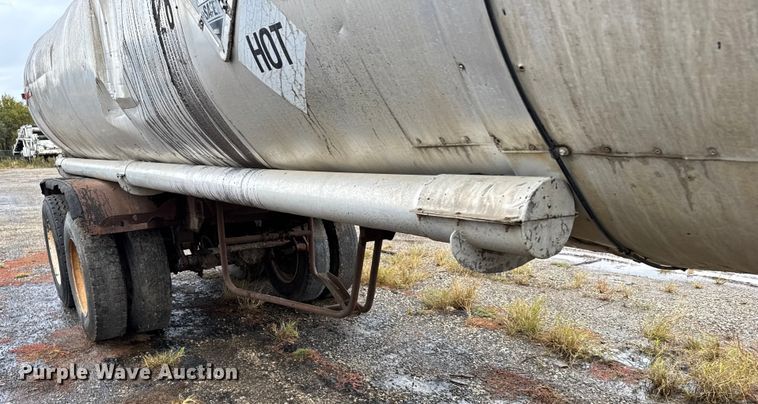 image for item EU6276 1966 Beall  40 INSL T tank trailer