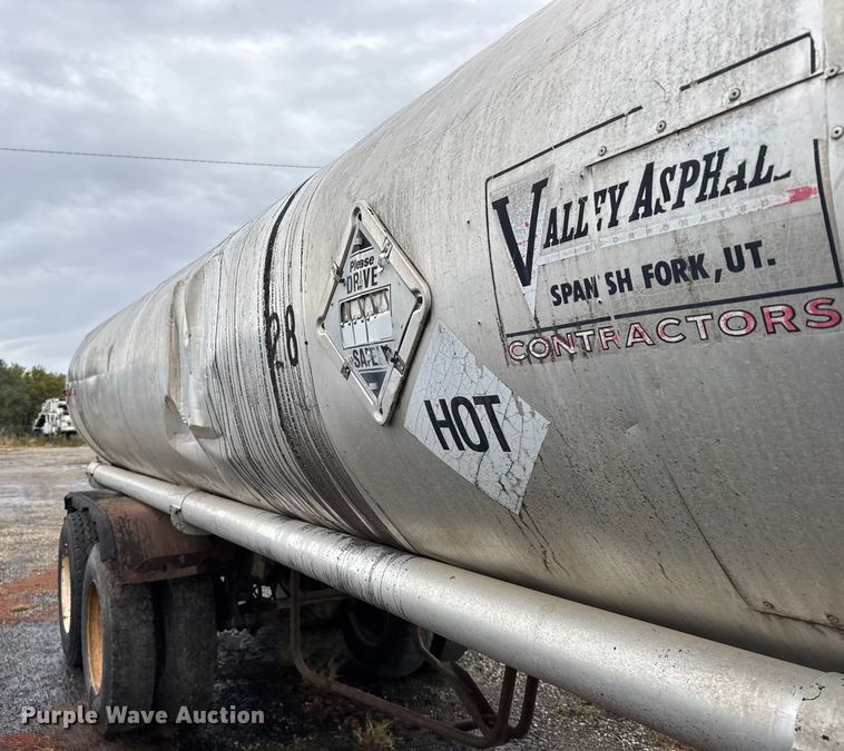 image for item EU6276 1966 Beall  40 INSL T tank trailer