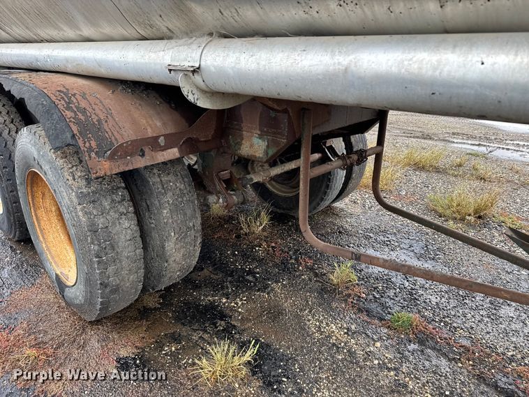 image for item EU6276 1966 Beall  40 INSL T tank trailer