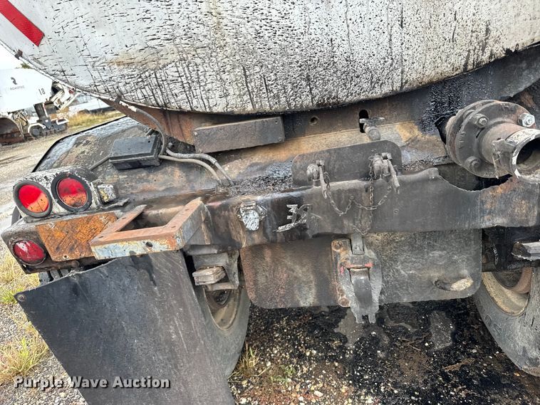 image for item EU6276 1966 Beall  40 INSL T tank trailer