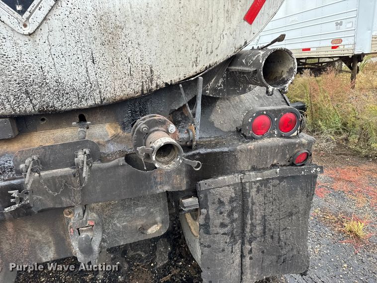 image for item EU6276 1966 Beall  40 INSL T tank trailer