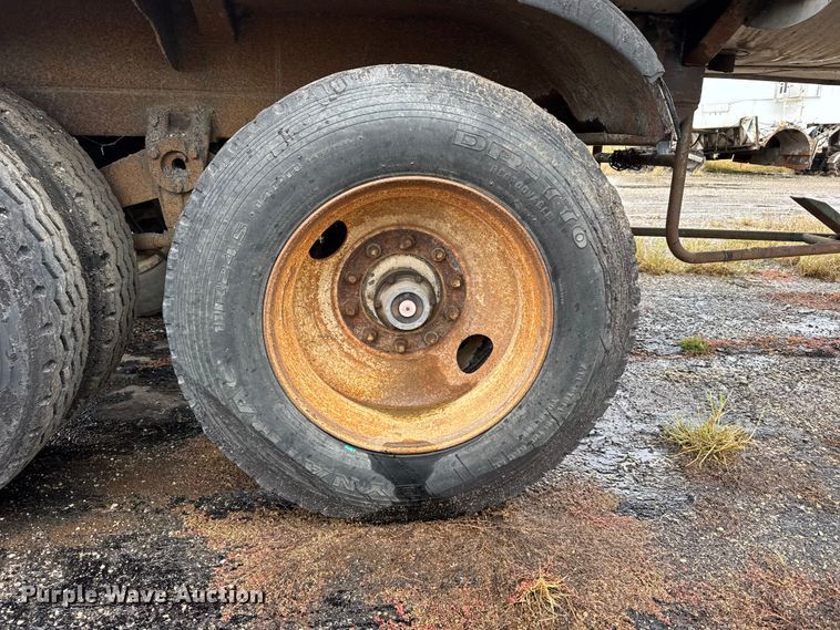 image for item EU6276 1966 Beall  40 INSL T tank trailer