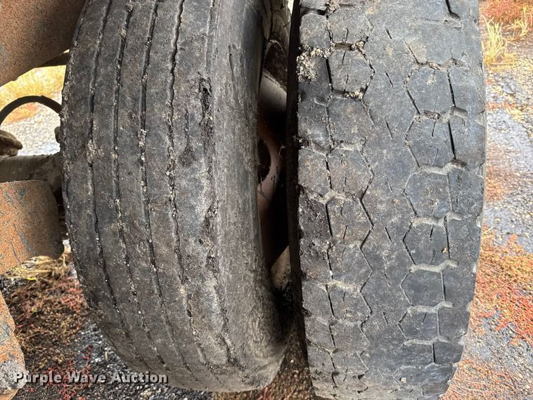 image for item EU6276 1966 Beall  40 INSL T tank trailer